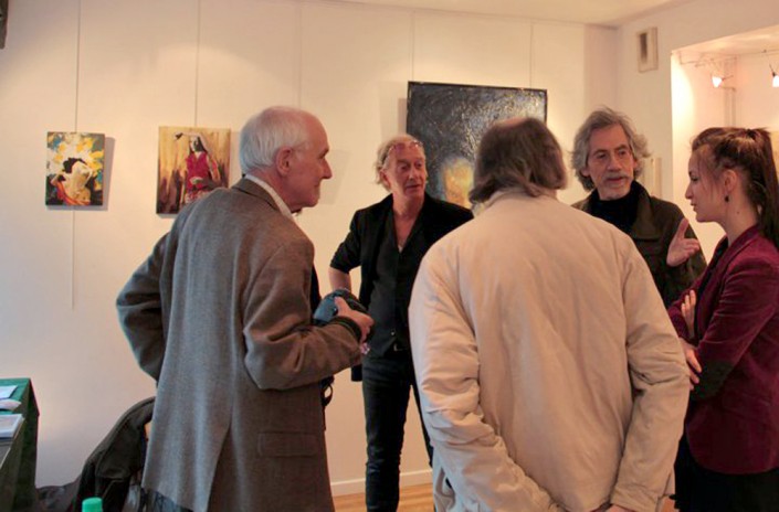 Jean-Pierre Lamour peintre (à gauche) un visiteur (au fond) et JF. Vautrin  (à droite) devisant en charmante compagnie...